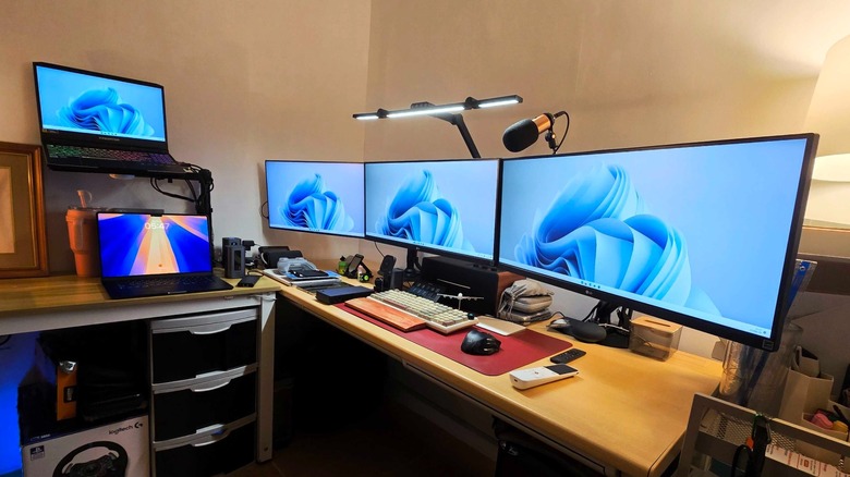 a triple-monitor setup run off a single laptop port