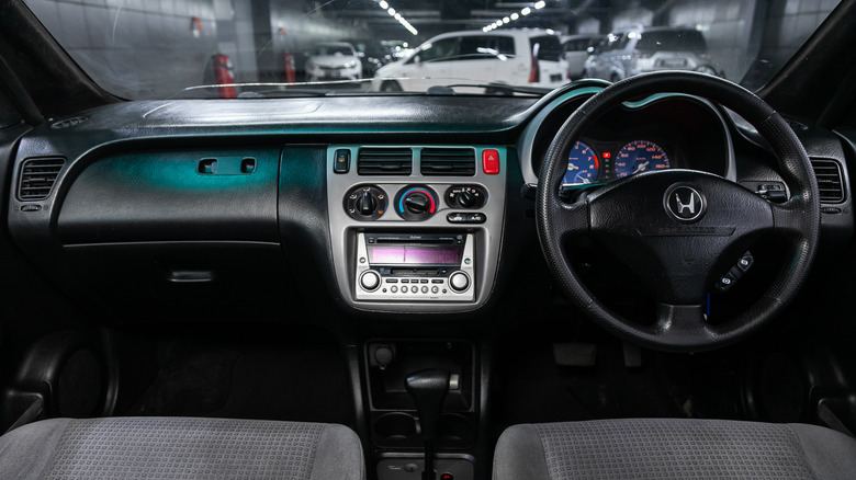Honda HR-V interior/instrument panel, Indonesia
