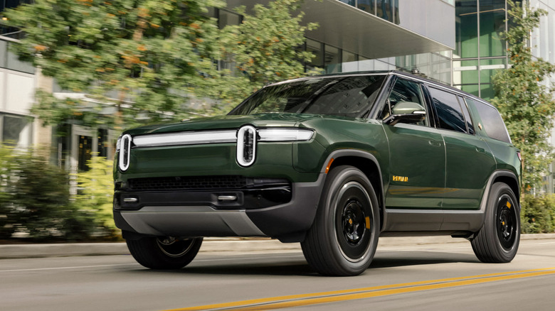 Rivian R1S driving in city