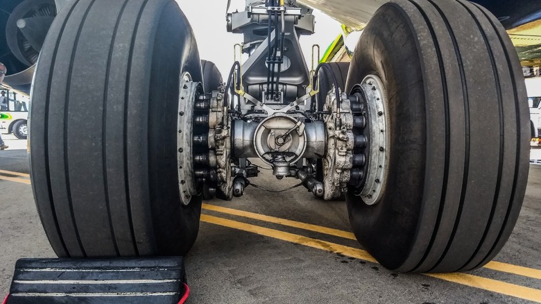 Airplane landing gear showing two tires