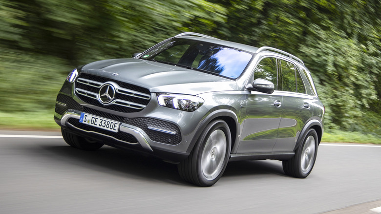 Mercedes-Benz GLE 350de driving