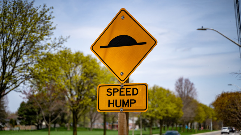 Sign warning drivers of a speed hump ahead