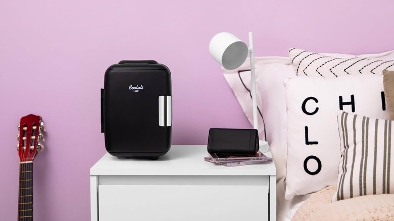Cooluli usb fridge next to bed