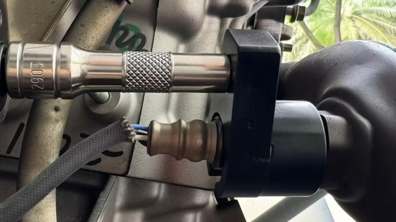 Crowfoot O2 sensor socket being used on an O2 sensor