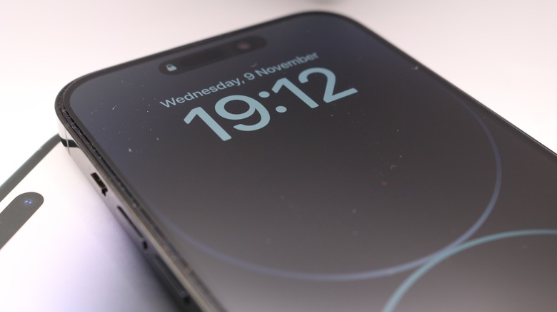 Close up of iPhone showing always on display