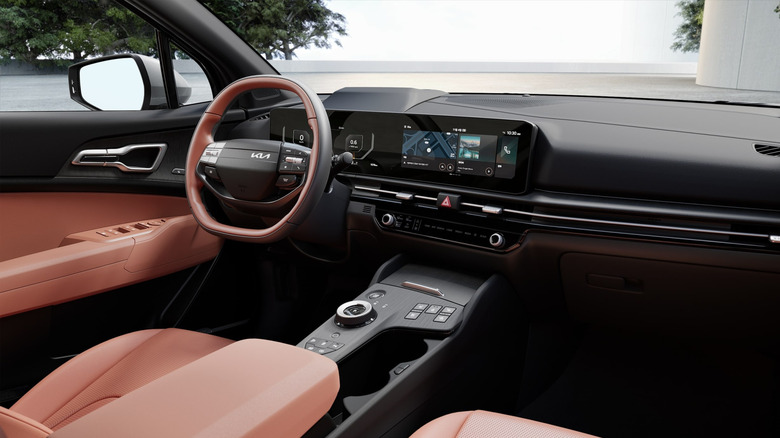 The interior of the facelifted Kia Sportage, brown and black trim