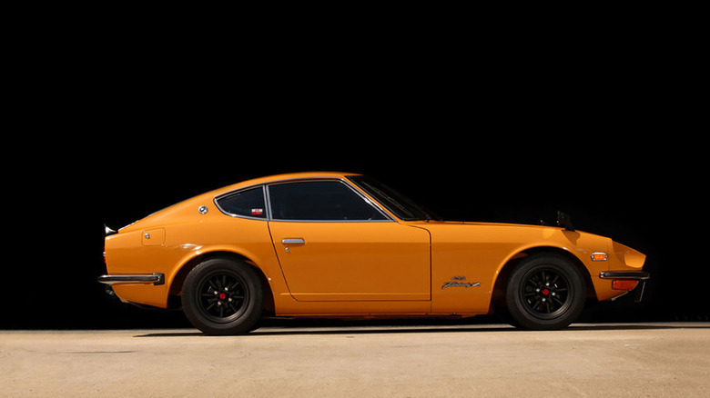 1969 Nissan Fairlady Z, orange, right-side view