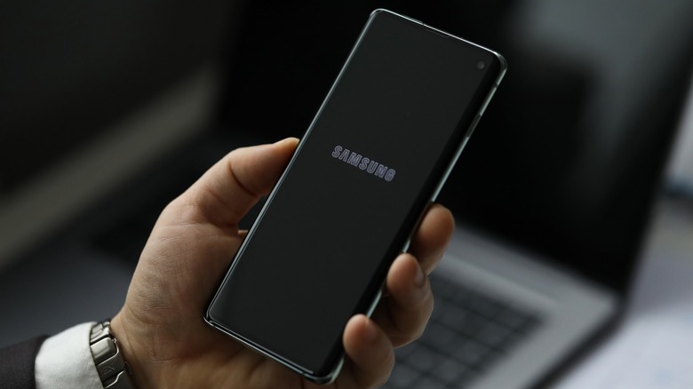 A Samsung phone booting up