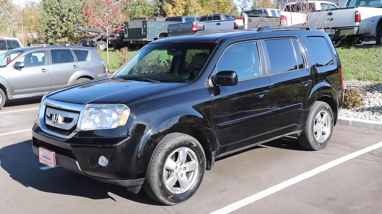 A black 2010 Honda Pilot parked