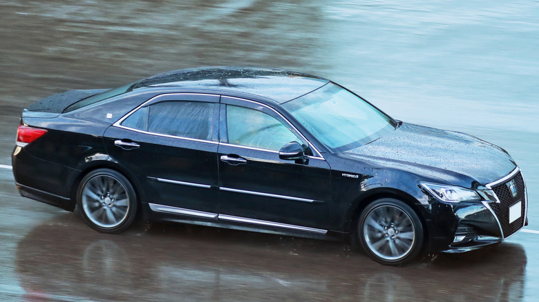 S120 Toyota Crown driving in rain