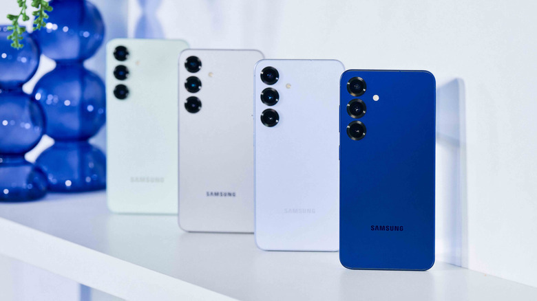 Picture displaying Samsung Galaxy S25 in all the color options