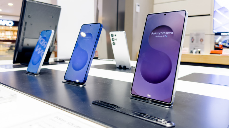Samsung Galaxy S25 phones on display at a Samsung store