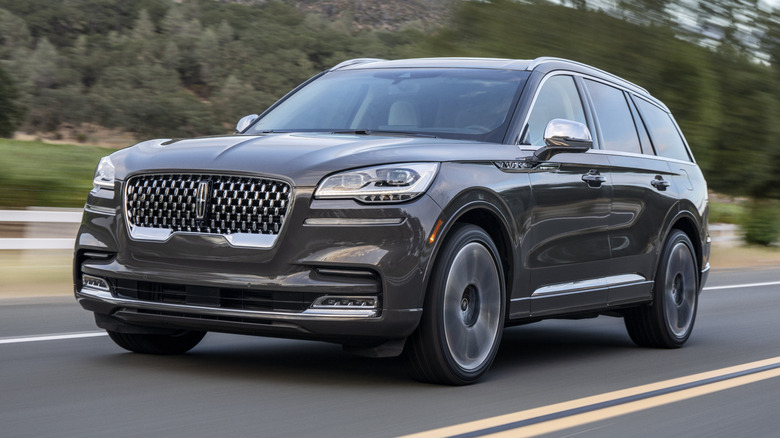 Gray Lincoln Aviator on the road