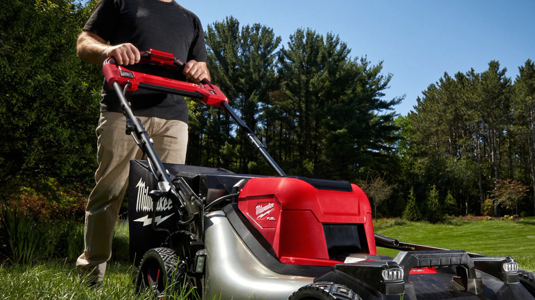 Milwaukee electric lawn mower