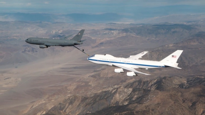 E-4B refueling