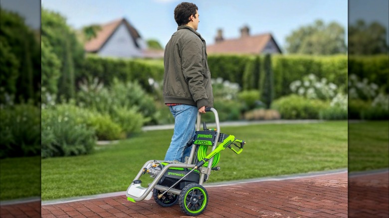Greenworks 2,700 PSI 1.2-gpm Cold Water Electric Pressure Washer