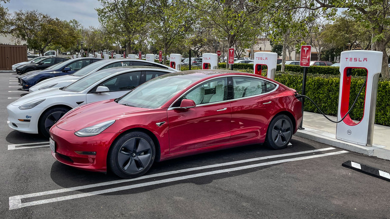 Teslas Charging