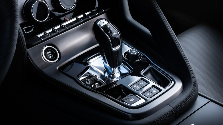 2024 Jaguar F-Type center console