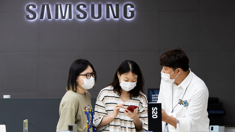 Samsung flagship store Galaxy S20 demonstration