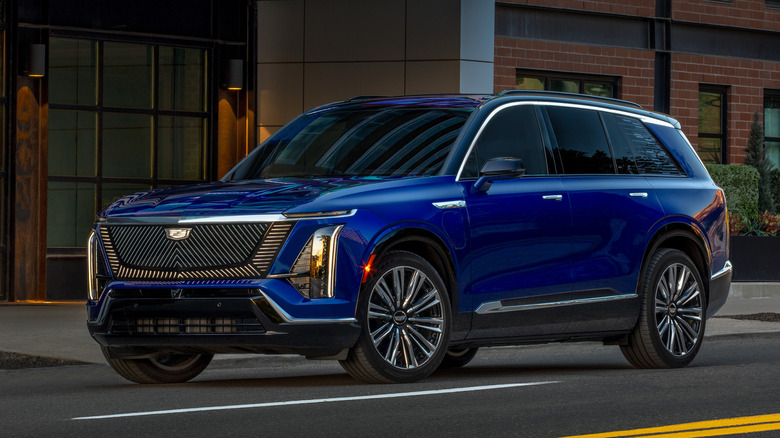 2026 Cadillac Vistiq exterior shot