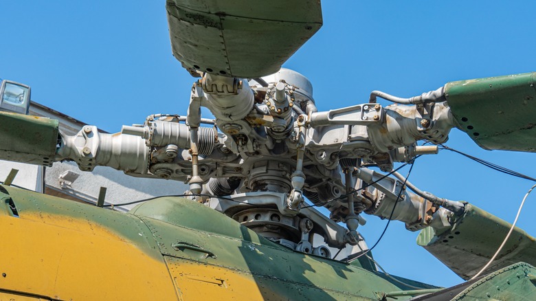 ﻿The rotor system of a Ukrainian military helicopter displaying its mast and rotor blades