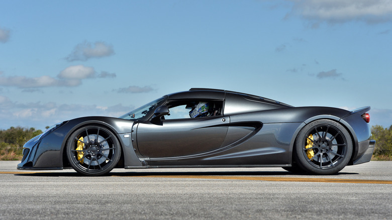 Hennessey Venom F5 side profile.