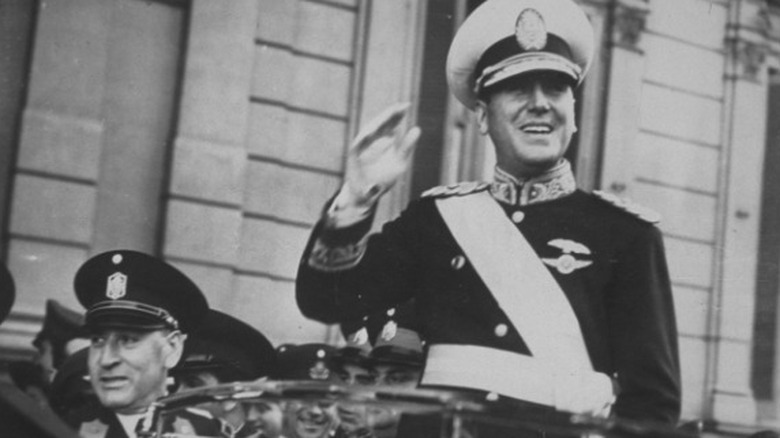 Juan Peron waving to crowd