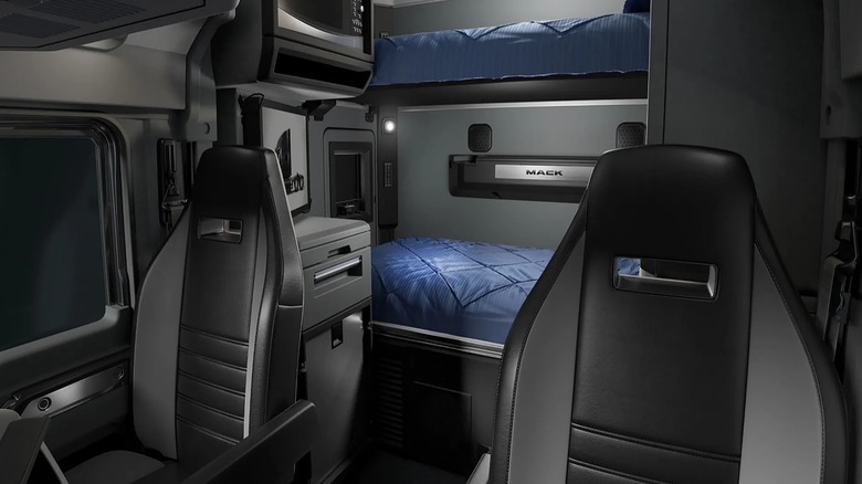 Mack Anthem Two Bunk Sleeper Model