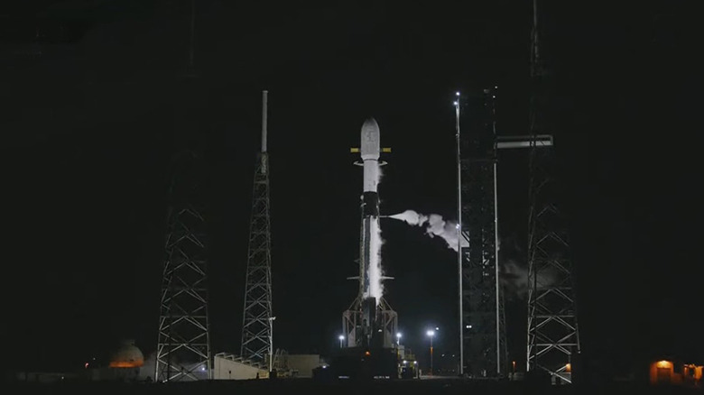 Falcon 9 on launchpad shortly before lifting off