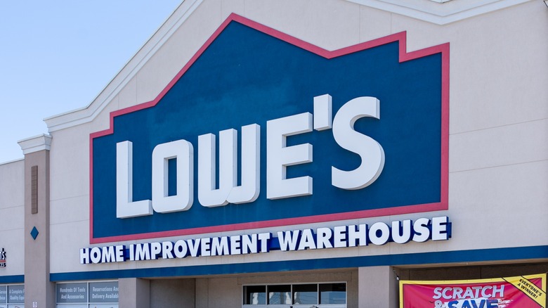 Storefront of Lowe's