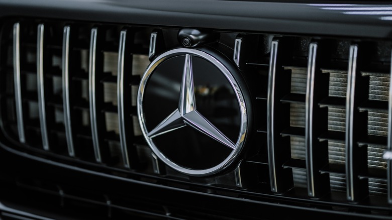 Mercedes-Benz logo on the front grill of a black Mercedes-Benz G63