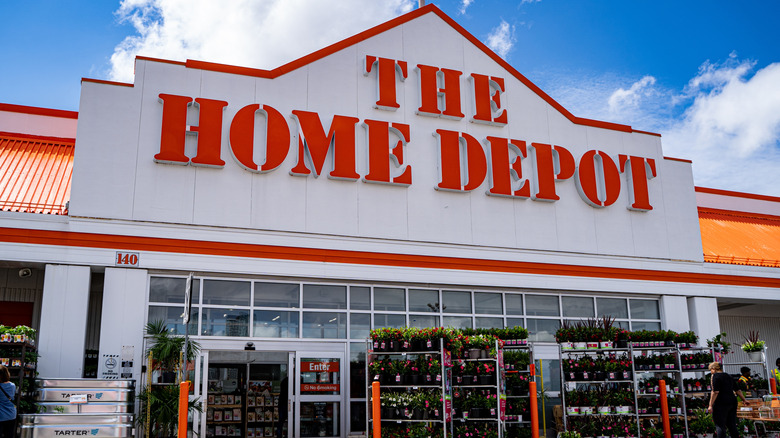 Exterior View of The Home Depot Storefront in Canada. Vaughan, Canada