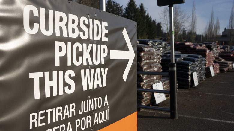 Home Depot curbside pickup sign