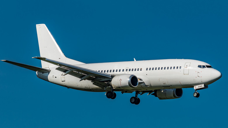 Older Boeing 737 in flight