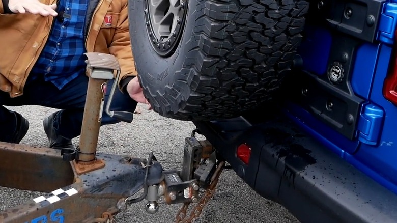 Wrangler 392 drop tow hitch and spare tire in close proximity to jack crank