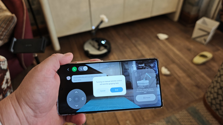Roborock Saros Z70 manual controls on a smartphone