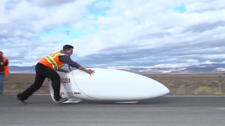 The Aerovelo Eta speedbike beginning a record setting run