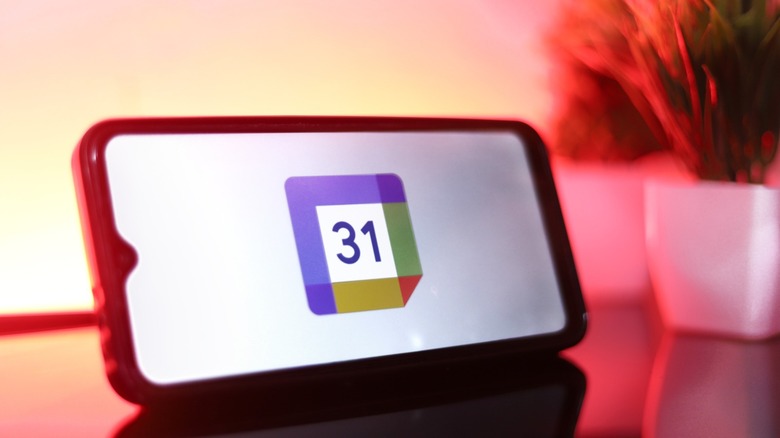 Google Calendar splash screen on a phone