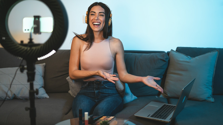 Influencer vlogging