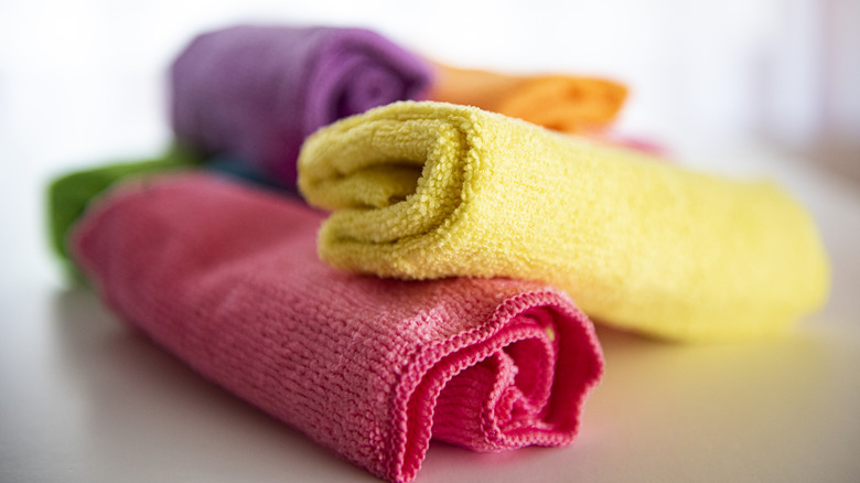 Several microfiber cleaning cloths.