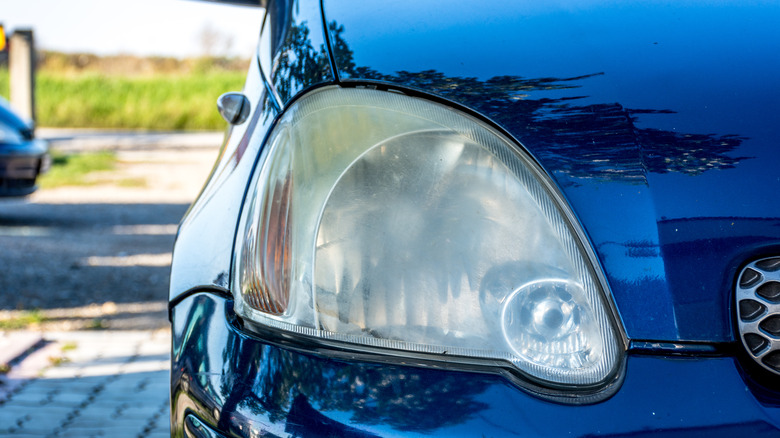 Cloudy vehicle headlight