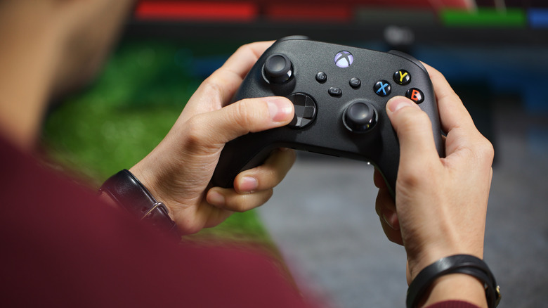 holding xbox series x controller