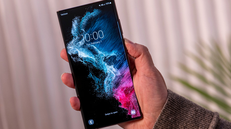 Photo of Samsung Galaxy S22 lock screen