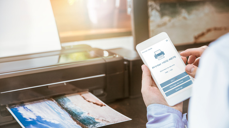 man connecting to wireless printer
