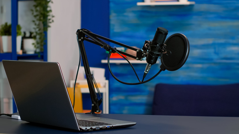 laptop computer livestream setup