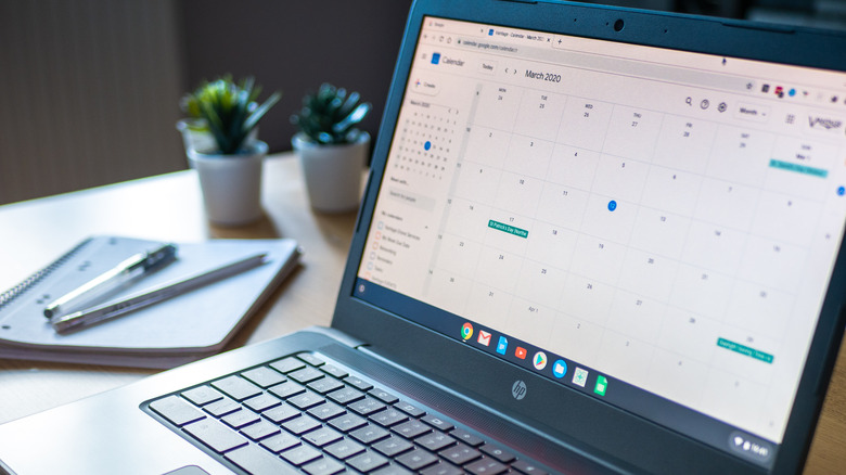 Chromebook's screen with Google calendar