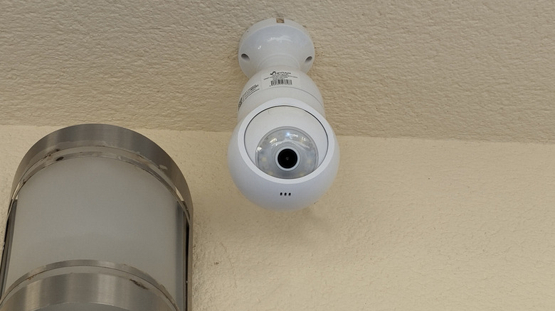 Lightbulb fitting-type smart home security camera installed