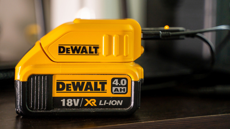 DeWalt 18V 4 Ah battery