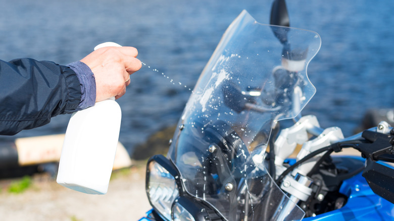 Cleaning a motorcycle windshield