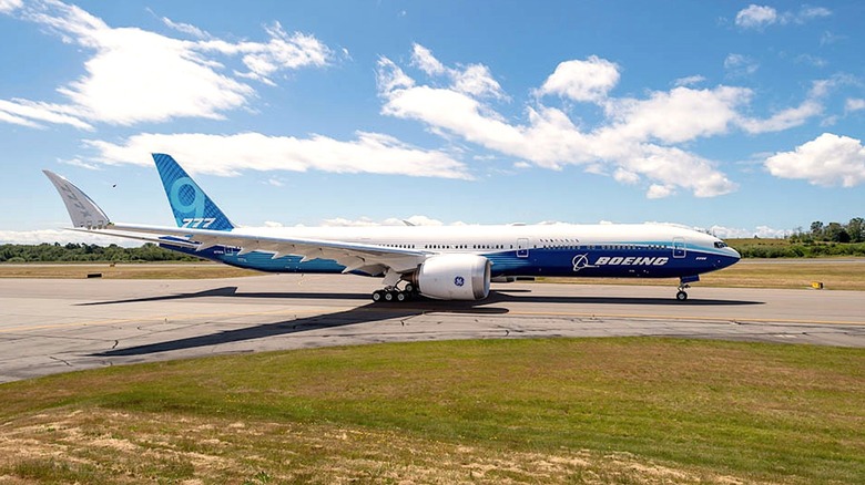 Boeing 777X with wing tips folded up